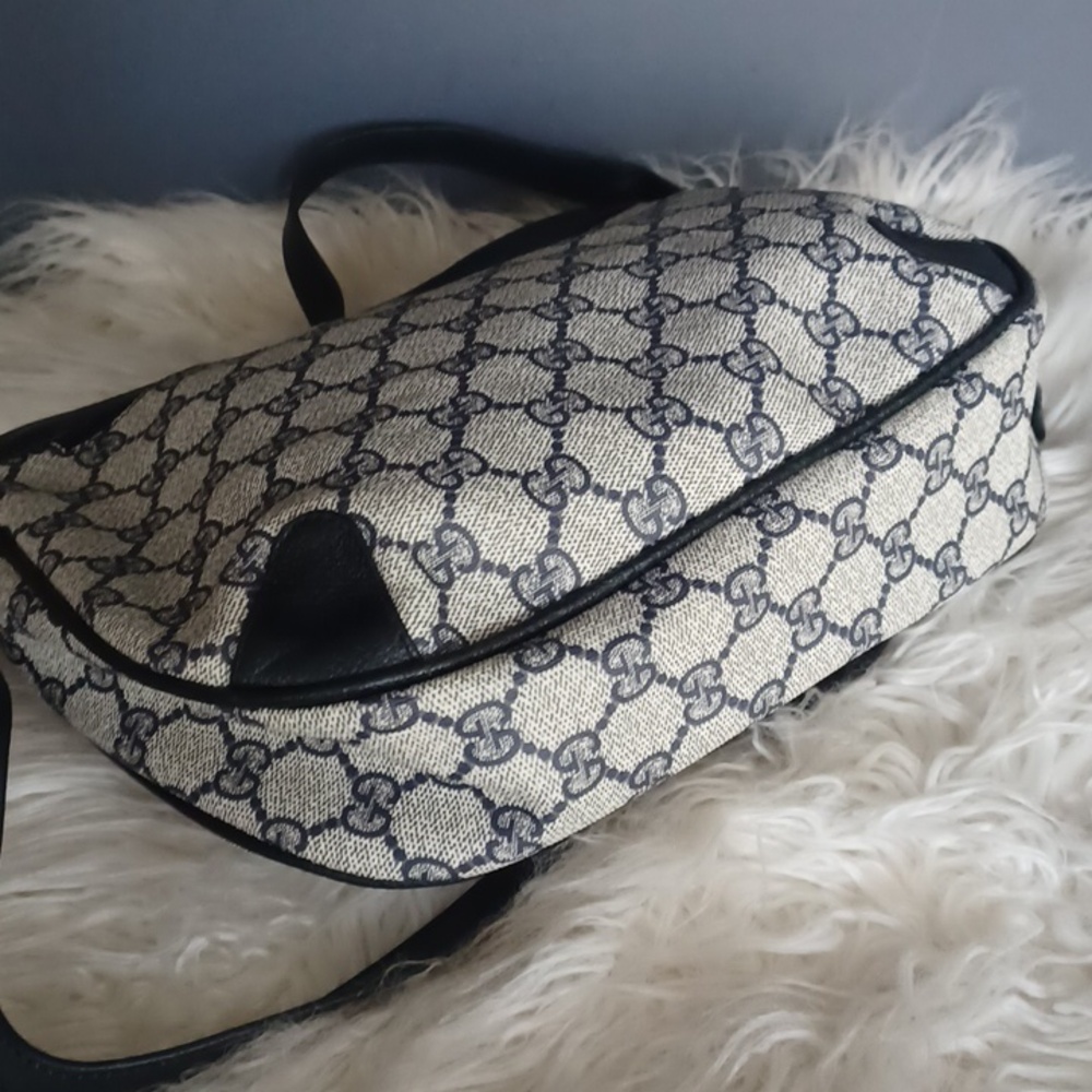 Vintage Gucci Signature Crossbody - Picture 6 of 16